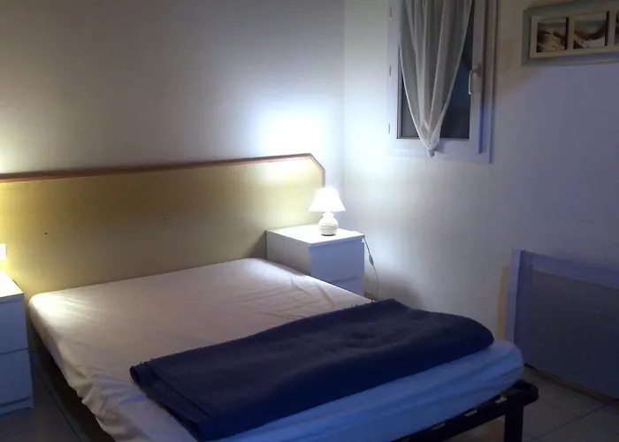 Maisonnette à 600m De La Avec Piscine Et Parking Privé - Fr-1-231-295