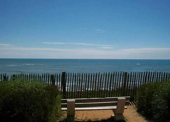 Maisonnette A 600m De La Avec Piscine Et Parking Prive - Fr-1-231-295 *