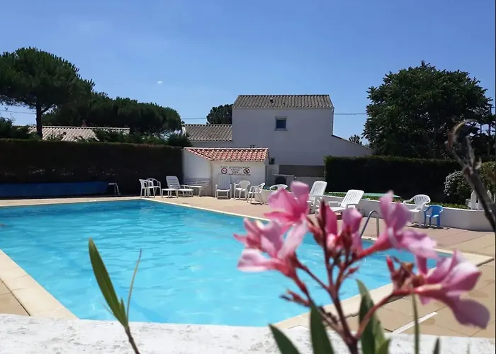 Maisonnette A 600m De La Avec Piscine Et Parking Prive - Fr-1-231-295 Holiday home