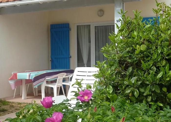 Holiday home Maisonnette A 600m De La Avec Piscine Et Parking Prive - Fr-1-231-295